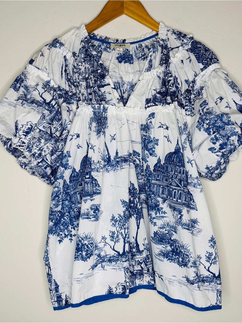Umgee Blue and White Scenic Print Peasant Blouse Size Small